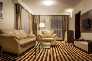 POZNANSKI viesnīcas Polijā Poznaņ apartamenti restorānu pasākumi